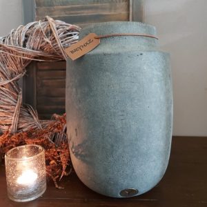Pot van aardewerk in een grijze betonlook, van het merk Brynxz uit de serie Majestic Vintage.