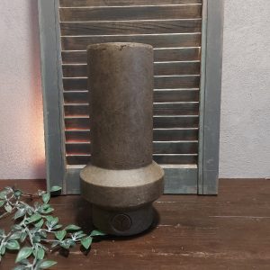 Bloemenvaas van aardewerk in een warm bruine kleur, van het merk Brynxz uit de serie Majestic Brown.