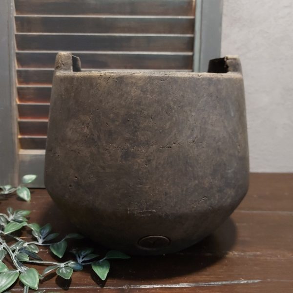 Bloempot van aardewerk in een donker bruine kleur, van het merk Brynxz uit de serie Majestic Brown.