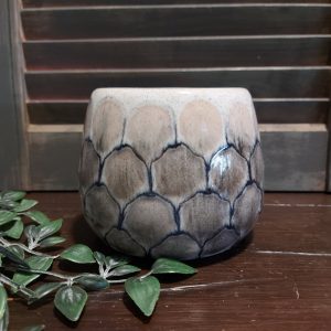 Bloempot van aardewerk met glazuur in grijstinten, van het merk Countryfield.