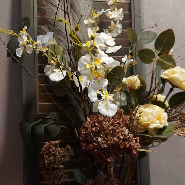 Boeket zijden bloemen in zachte lente kleuren. Exclusief verkrijgbaar bij Creatieve Decoraties voor Jou.
