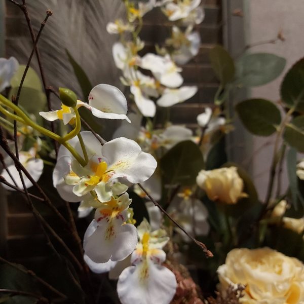 Boeket zijden bloemen in zachte lente kleuren. Exclusief verkrijgbaar bij Creatieve Decoraties voor Jou.