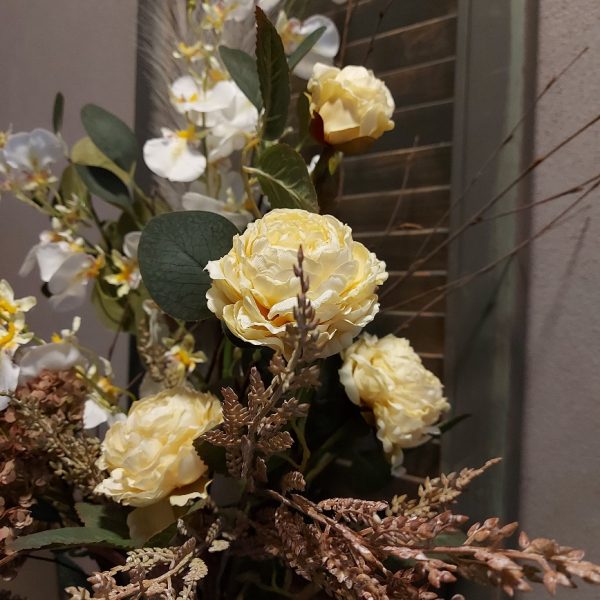 Boeket zijden bloemen in zachte lente kleuren. Exclusief verkrijgbaar bij Creatieve Decoraties voor Jou.