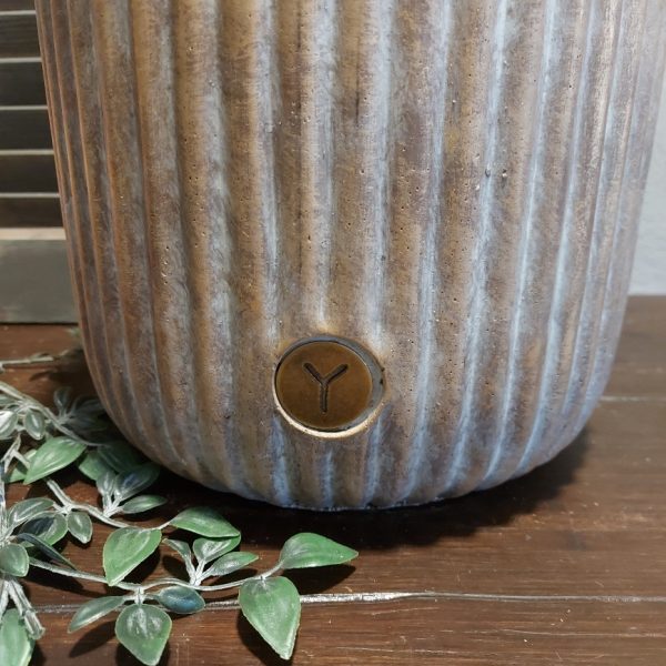 Bloempot met reliëf van aardewerk in zachte kleurtinten, van het merk Brynxz uit de serie Jewel.
