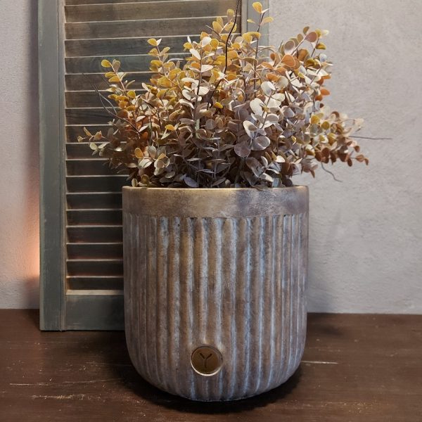 Bloempot met reliëf van aardewerk in zachte kleurtinten, van het merk Brynxz uit de serie Jewel.