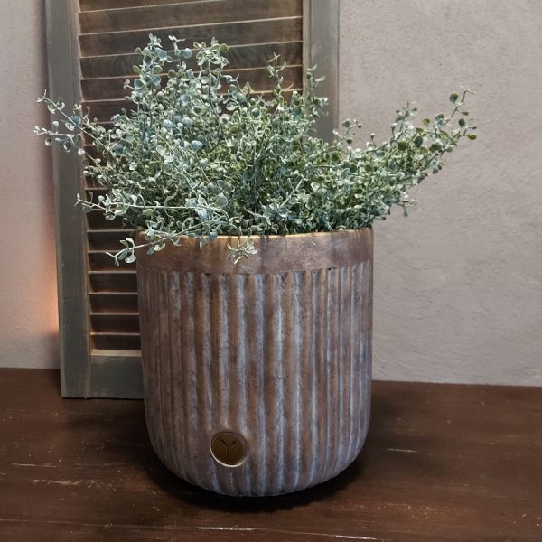 Bloempot met reliëf van aardewerk in zachte kleurtinten, van het merk Brynxz uit de serie Jewel.