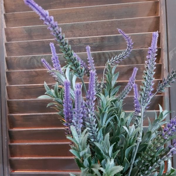 Lavendel kunstplant met een diepe paarse kleur, van het merk Countryfield.