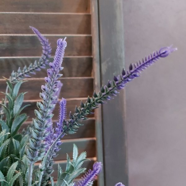 Lavendel kunstplant met een diepe paarse kleur, van het merk Countryfield.