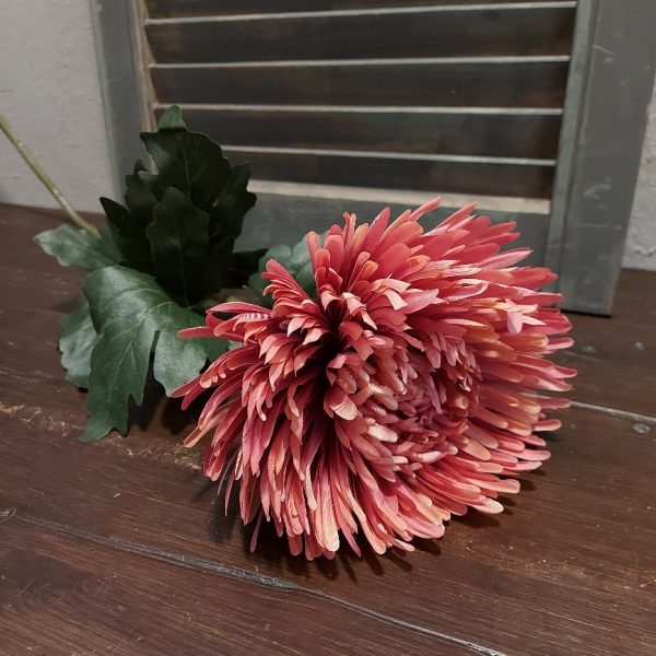 Chrysant zijdenbloem in een fuchsia roze kleur, met een bloem van 18 cm doorsnede, van het merk Mansion Atmosphere.