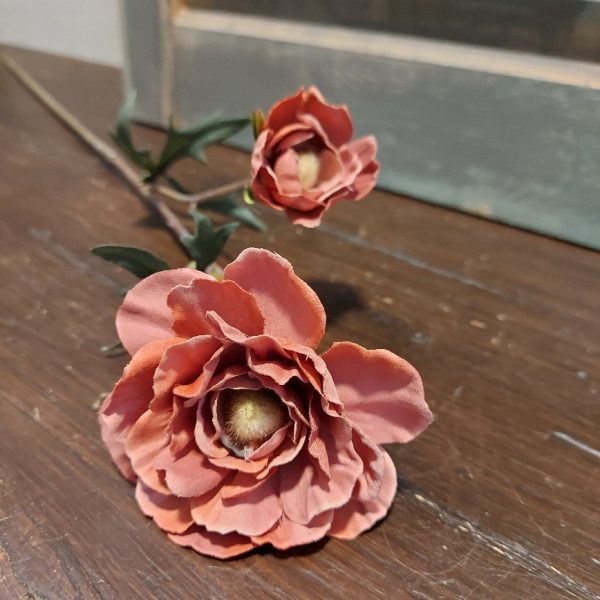 Ranonkel kunstbloem in een oud roze kleur, van het merk Mansion Atmosphere.