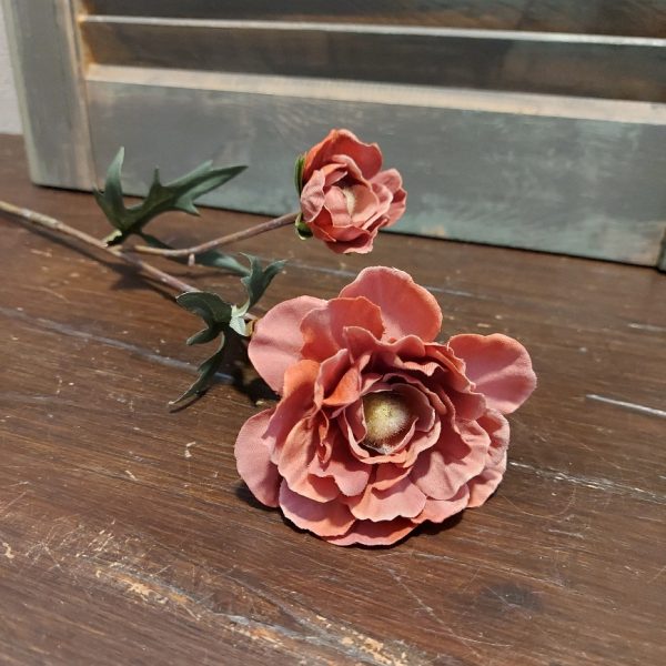 Ranonkel kunstbloem in een oud roze kleur, van het merk Mansion Atmosphere.