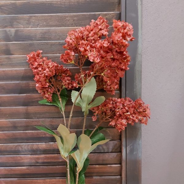 Pluimhortensia kunstbloem met 5 bloemtrossen in een vaal rode kleur, van het merk Brynxz.