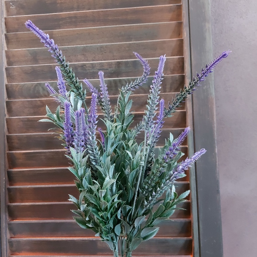 Lavendel kunstplant met een diepe paarse kleur, van het merk Countryfield.