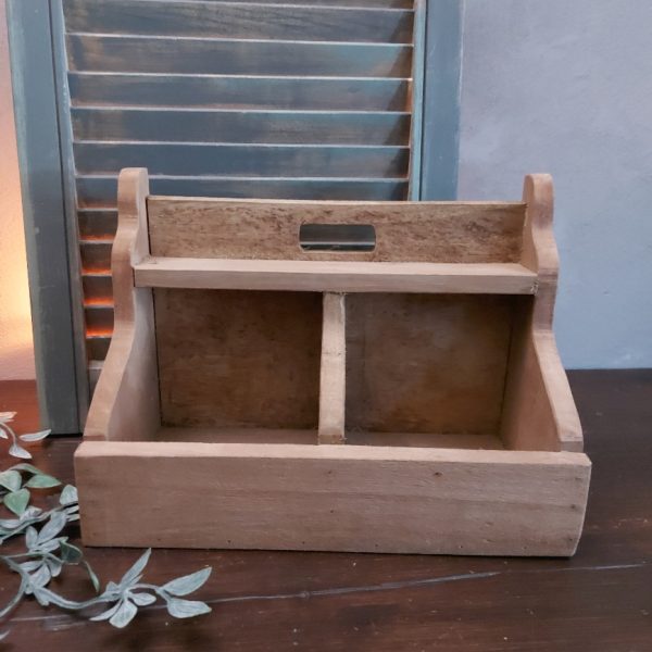 Gruttersbak van onbehandeld mangohout met twee vakken.