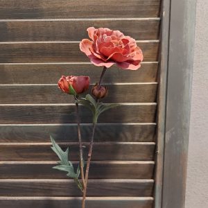 Ranonkel kunstbloem in een oud roze kleur, van het merk Mansion Atmosphere.