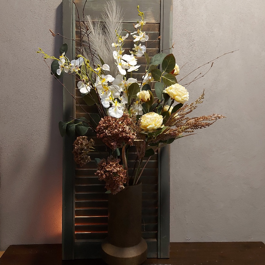 Boeket zijden bloemen in naturelkleuren kleuren. Exclusief verkrijgbaar bij Creatieve Decoraties voor Jou.