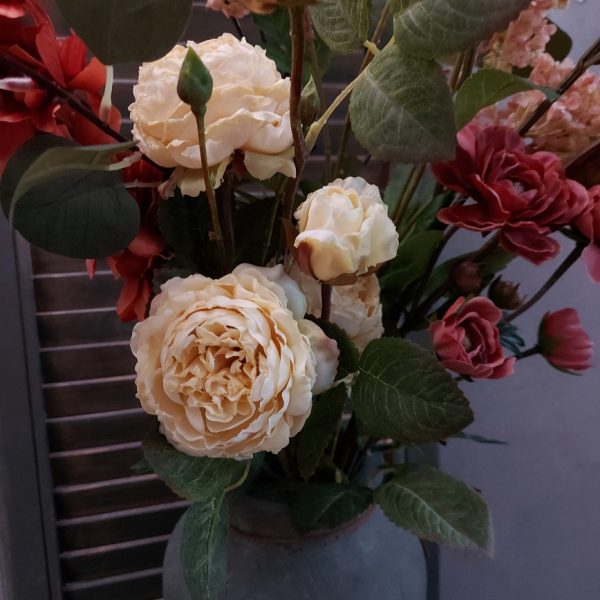 Compleet boeket zijden bloemen in ingetogen kleuren. Exclusief verkrijgbaar bij Creatieve Decoraties voor Jou.