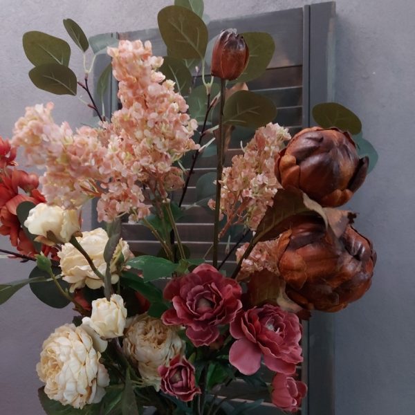 Compleet boeket zijden bloemen in ingetogen kleuren. Exclusief verkrijgbaar bij Creatieve Decoraties voor Jou.