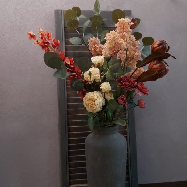 Compleet boeket zijden bloemen in ingetogen kleuren. Exclusief verkrijgbaar bij Creatieve Decoraties voor Jou.