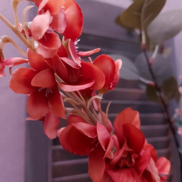 Compleet boeket zijden bloemen in ingetogen kleuren. Exclusief verkrijgbaar bij Creatieve Decoraties voor Jou.