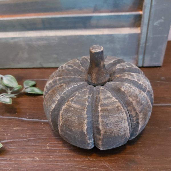 Pompoen van donker gekleurd mangohout.