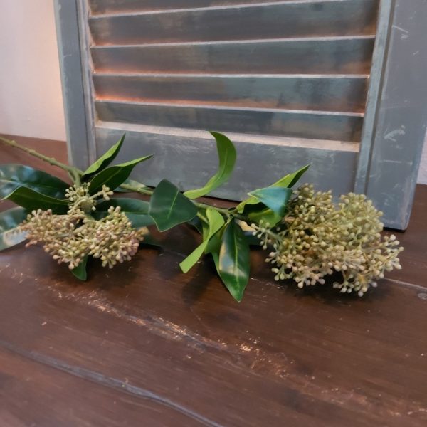 Skimmia kunstbloem met zacht roze bloemen, van het merk Countryfield.