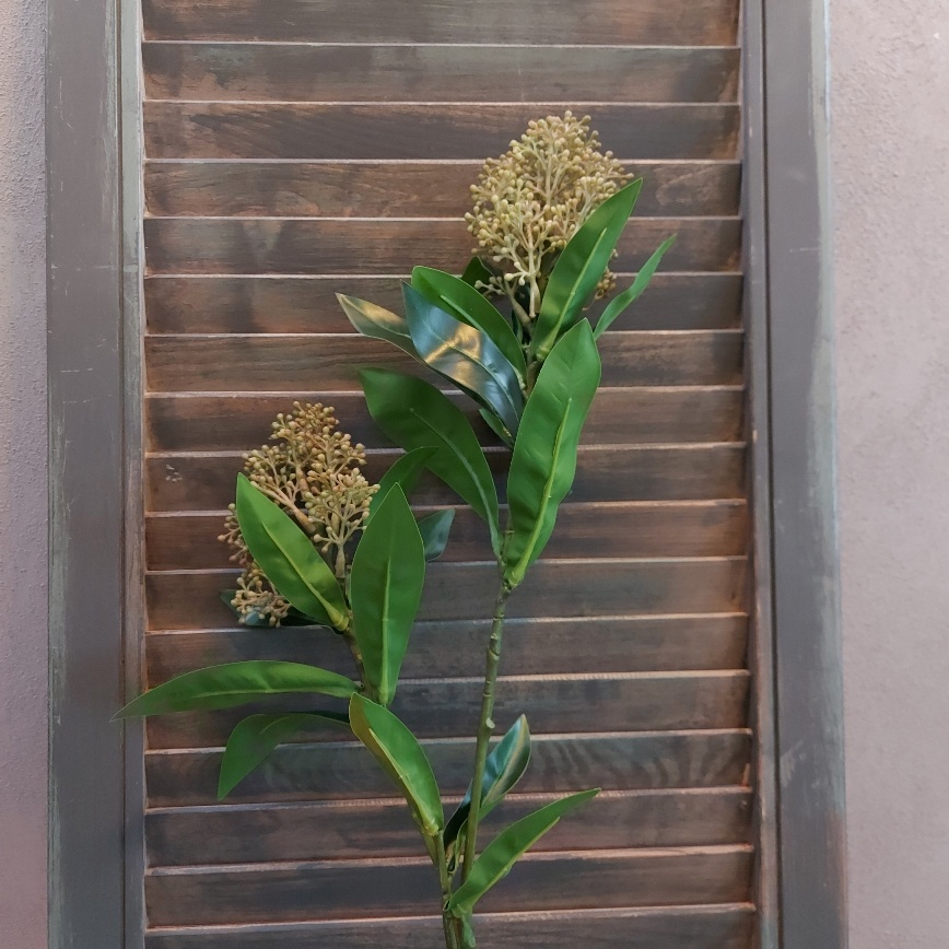Skimmia kunstbloem met zacht roze bloemen, van het merk Countryfield.