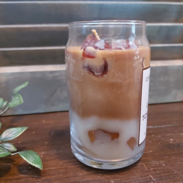 Decoratieve geurkaars in een glas met koffiegeur, van het merk Mansion Atmosphere.