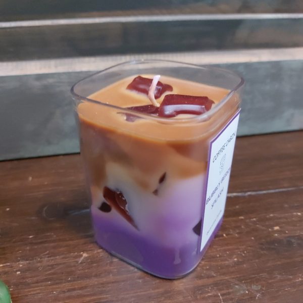Decoratieve geurkaars in een glas een zoete bessen geur, van het merk Mansion Atmosphere.