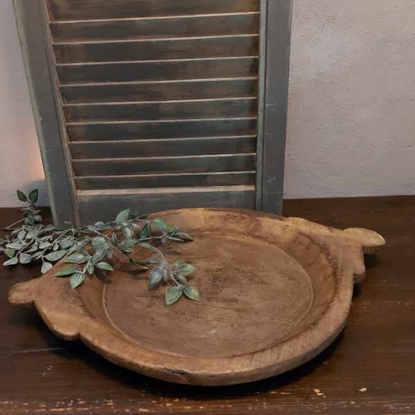 Authentieke schaal van oud hout met oren.