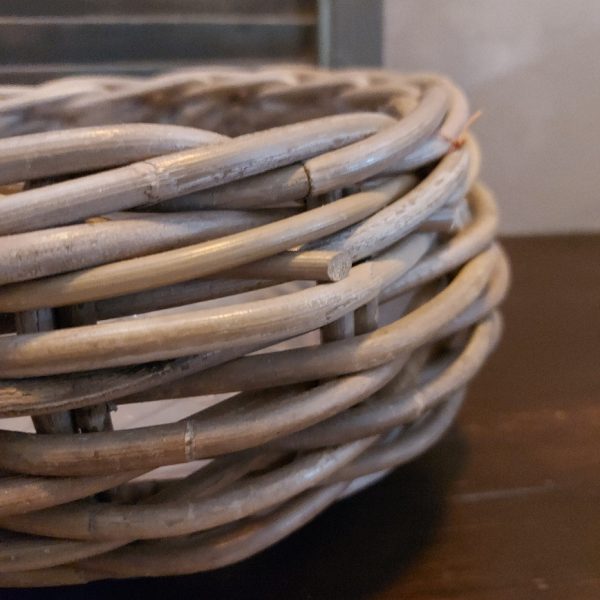 Ronde mand van rattan voor planten.