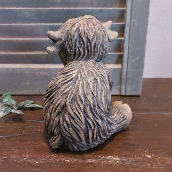 Zittende Schotse Hooglander uit de serie Majestic Brown, van het merk Brynxz.