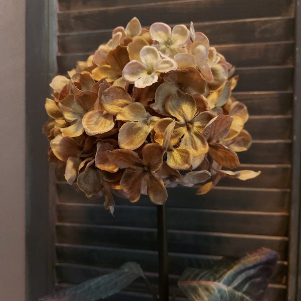 Hortensia zijdenbloem in een zachte crèmekleur, van het merk Brynxz.
