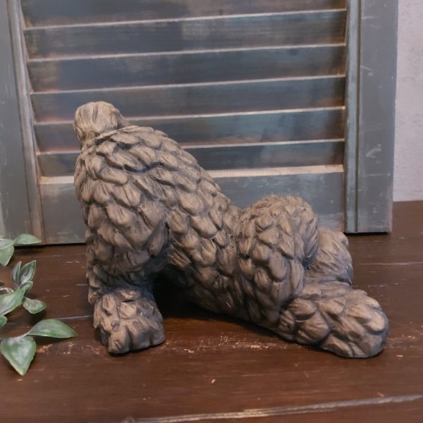 Hond van aardewerk in een warm bruine kleur, van het merk Brynxz uit de serie Majestic Brown.