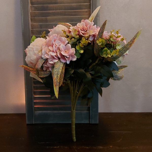 Compleet boeket met roze hortensia's en pioenrozen, van het merk Countryfield.