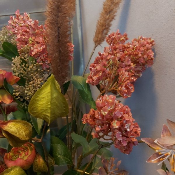 Compleet boeket zijden bloemen in warme nazomerkleuren. Exclusief verkrijgbaar bij Creatieve Decoraties voor Jou.