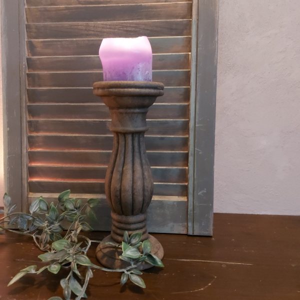 Baluster kandelaar van beton in een warme bruine kleur voor een kaars van 7 cm. Van het merk Brynxz uit de serie Majestic Brown.
