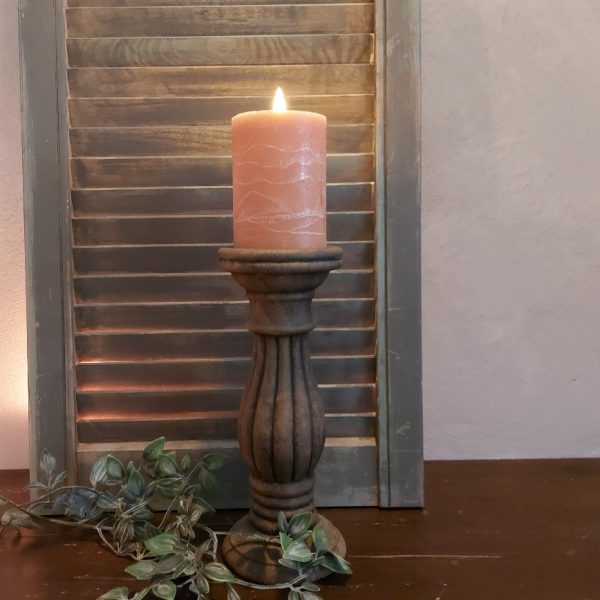 Baluster kandelaar van beton in een warme bruine kleur voor een kaars van 7 cm. Van het merk Brynxz uit de serie Majestic Brown.
