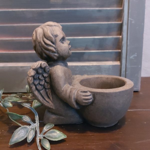 Waxinelichthouder met een engel van aardewerk in een warm bruine kleur, van het merk Brynxz uit de serie Majestic Brown.