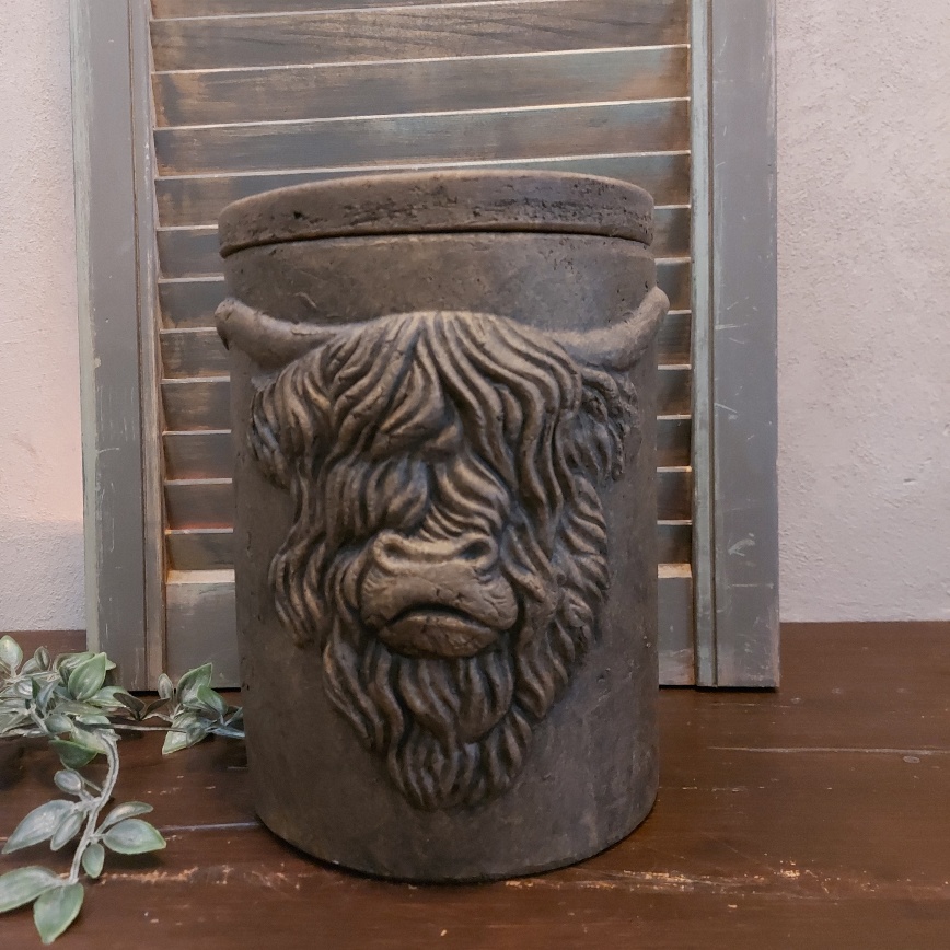 Pot van aardewerk met deksel in een warm bruine kleur. Van het merk Brynxz uit de serie Majestic Brown.