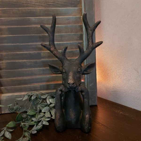 Hert met gewei van polystone in een donker bruine kleur, van het merk Countryfield.