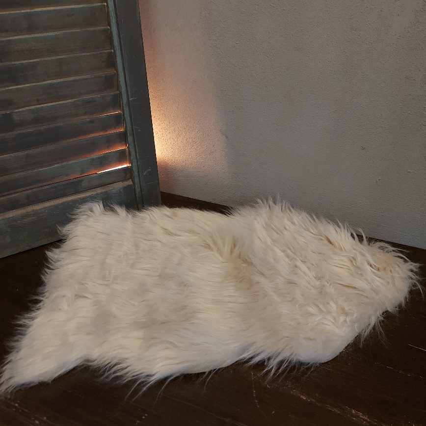 Compact vachtje in een witte kleur, van het merk Countryfield.