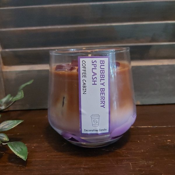 Decoratieve geurkaars in een glas een zoete bessen geur, van het merk Mansion Atmosphere.
