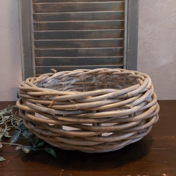 Ronde mand van rattan voor planten.