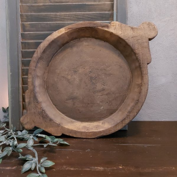 Authentieke schaal van oud hout met oren.