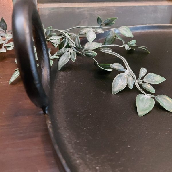 Groot metalen plateau van metaal in een zwarte kleur van het merk Countryfield.