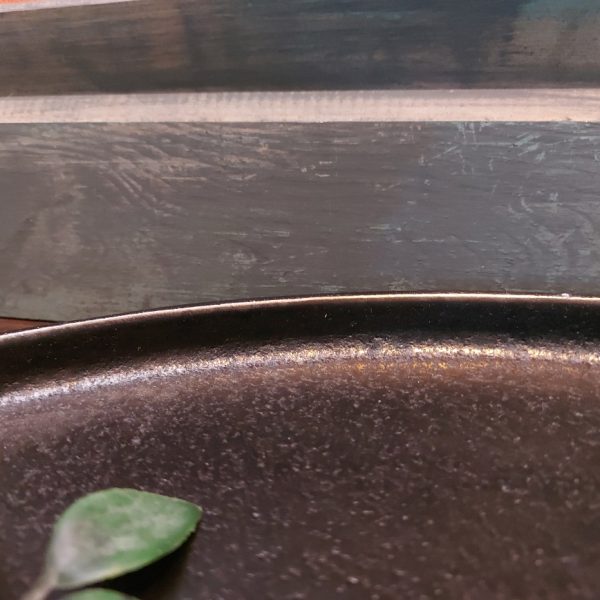 Groot metalen plateau van metaal in een zwarte kleur van het merk Countryfield.