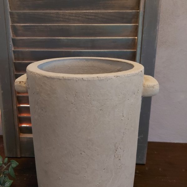 Bloempot van aardewerk in een zachte taupe kleur, van het merk Brynxz uit de serie Majestic Taupe.