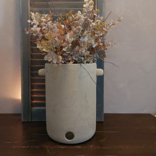 Bloempot van aardewerk in een zachte taupe kleur, van het merk Brynxz uit de serie Majestic Taupe.