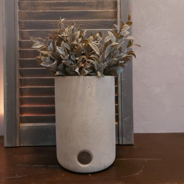 Bloempot van aardewerk in een zachte taupe kleur, van het merk Brynxz uit de serie Majestic Taupe.